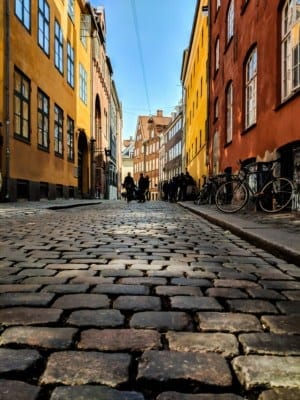 mennesker i gate i København